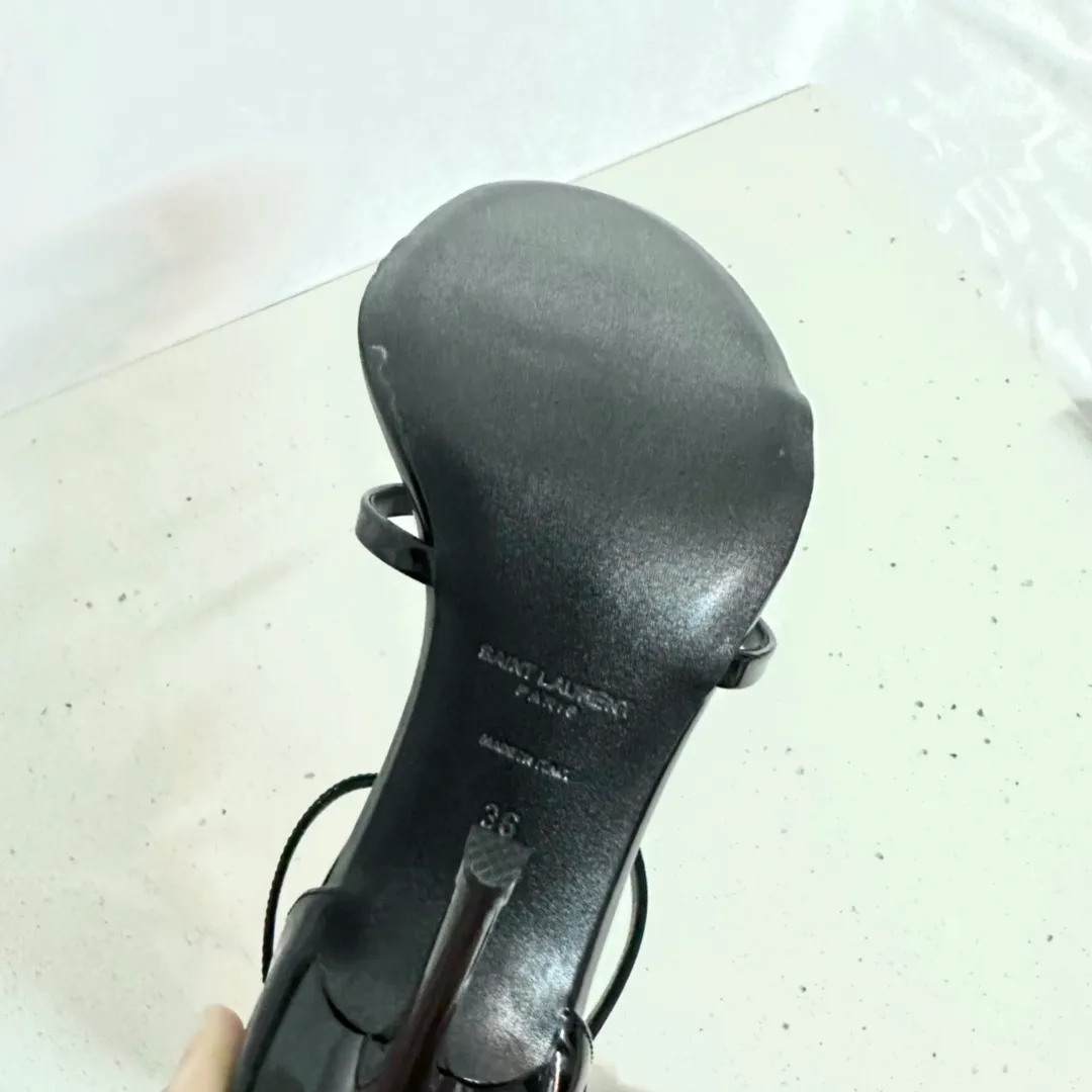 👟👟Ex-factory price 520👟👟 "SAINT LAUREN*" Yves Saint Laurent 23/hot summer sandals ysl high heels brand new shoe type·Only YSL understands women's hearts best and does not accept refutation🙅‍♂️Super invincible femininity, a must-have for women (Z-product full-body customization, perfect consistency)! Compare the new last type with the difference between pictures and goods on the market ✔ Upper: Customized imported patent leather ✔ Lining: imported sheep leather ✔ Sole: Imported genuine leather outsole ✔ Color: black with gold buckle, black with black buckle ✔ Heel height: 10cm ✔ Number of yards: 35-39 (customized for 40, non-returnable!) (Full set of packaging)